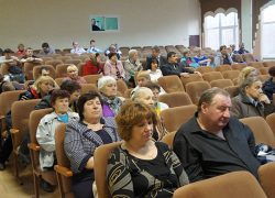 Жители обсудили проблемы с руководством Октябрьского района